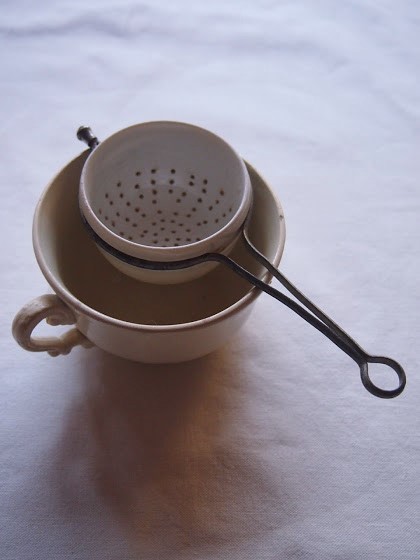 フランス　アンティーク　19Ⅽ　陶器茶こし　