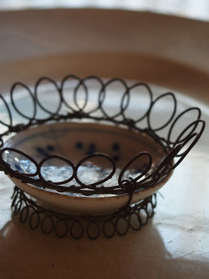 フランス アンティーク　ワイヤーで飾られた小皿